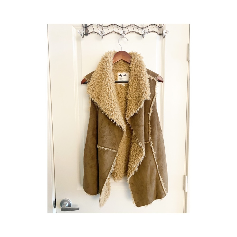 Dylan Faux Suede Vest w/ Faux fur Pockets Warm Soft Size Small Los Angeles Brown